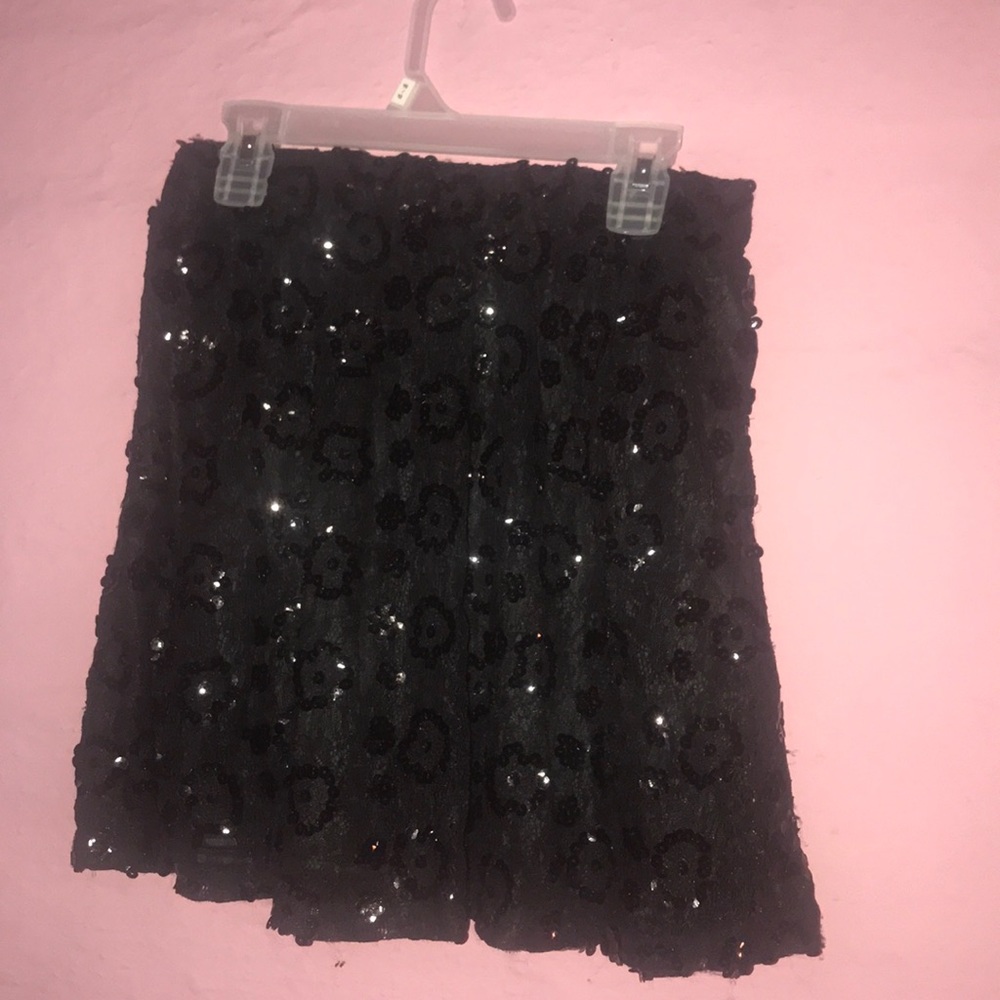 Black guess skirt